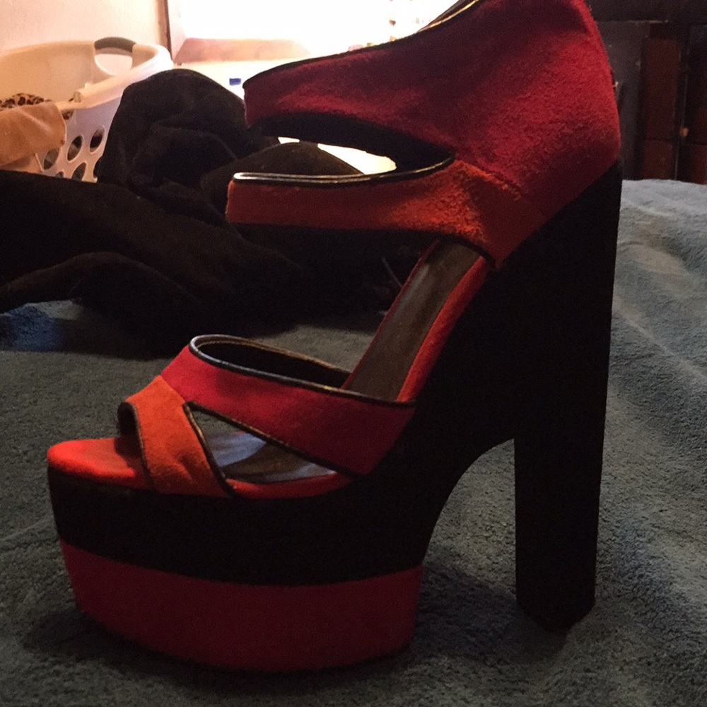 Heels - Picture 3 of 4